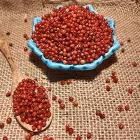 فلفل صورتی تیارمزه، به شکل دانه و بدون خرابی، ترکیب شده با فلفل سبز