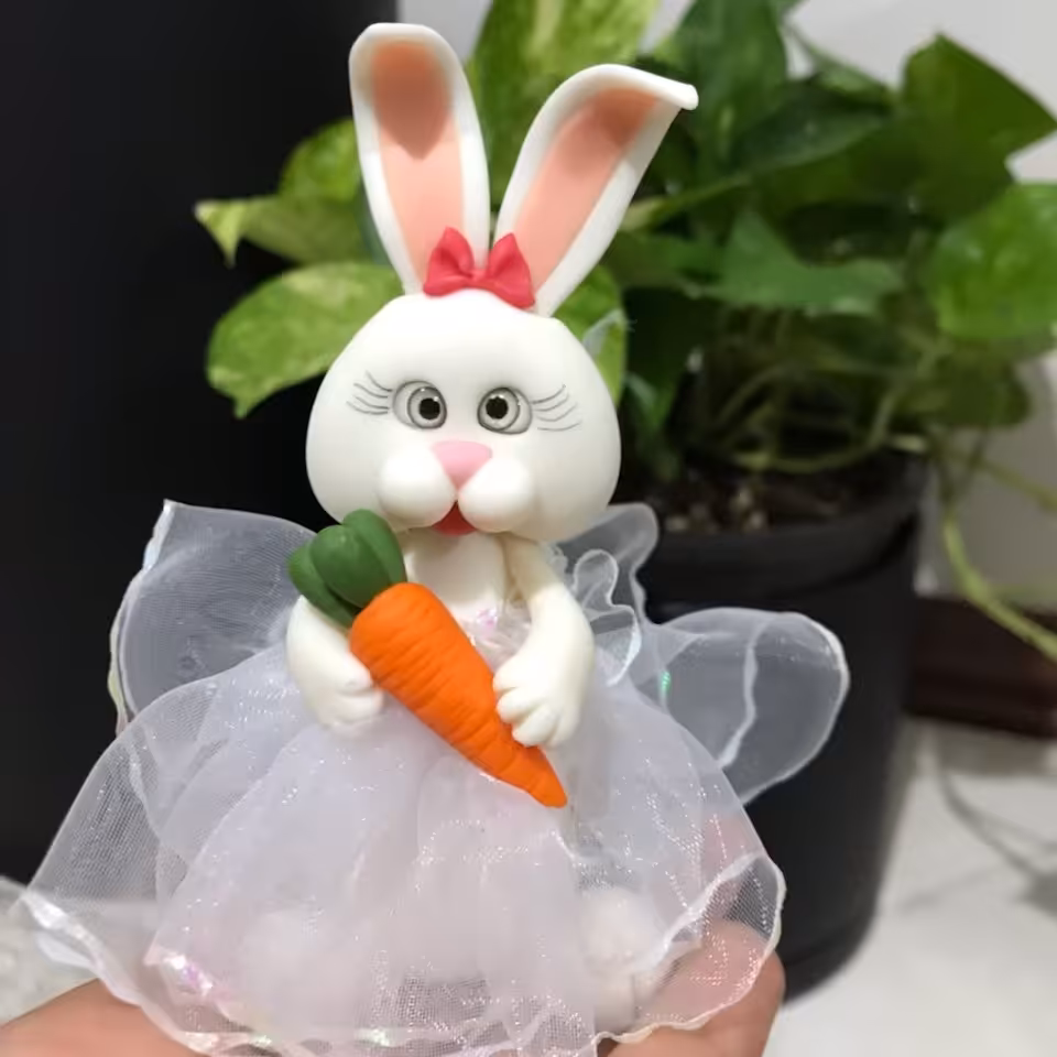 عروسک خرگوش خمیر چینی سایز  متوسط برای سفره هفت سین