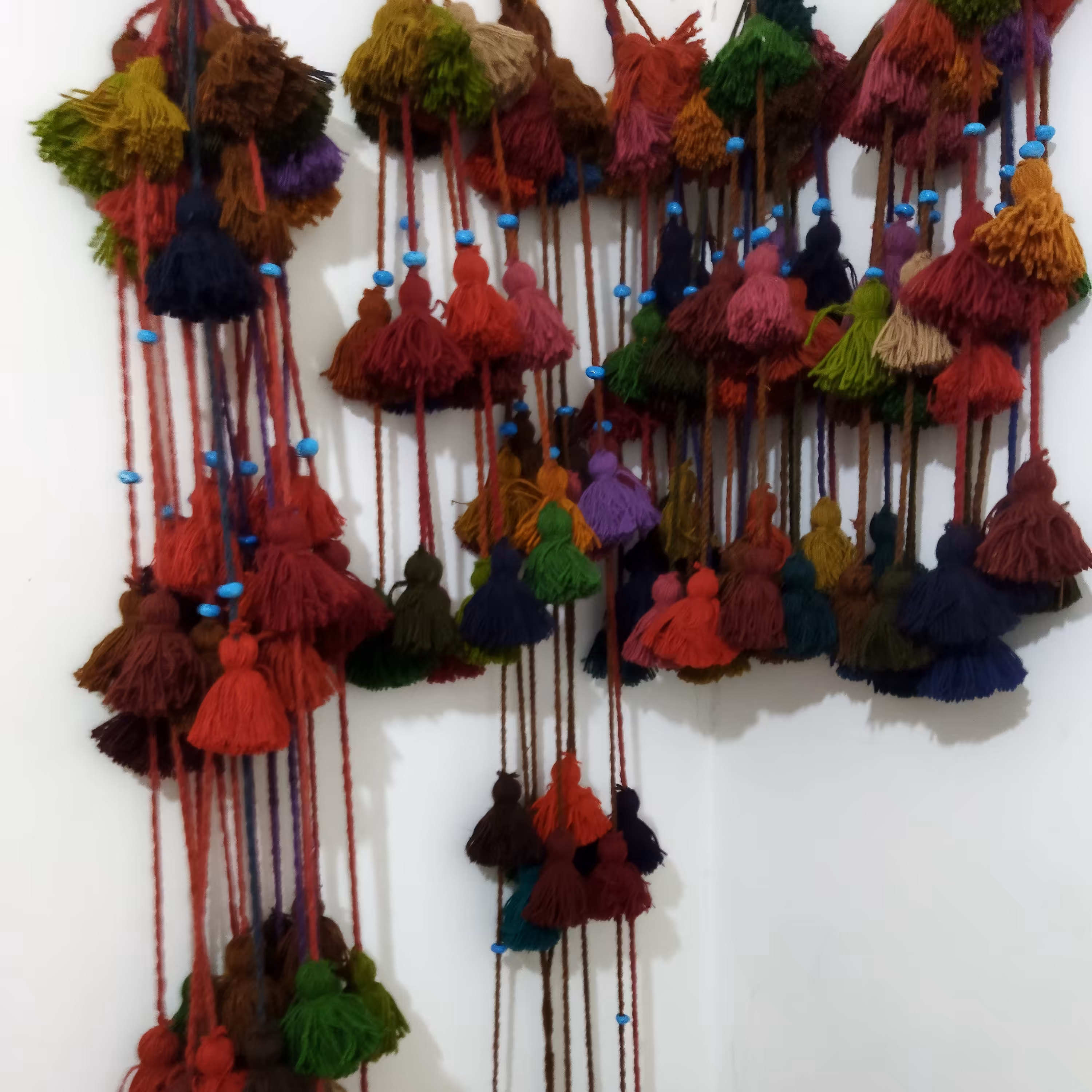 ریسه منگوله  دار  2 متری و  70سانتی ،برای تزئینات سنتی منزل و سفر خانه ها،نوع نخ پشم