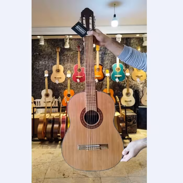 گیتار کلاسیک بنبرگ مدل BG 542  - بدنه براق. ساند برد براق  قهوه ای روشن. صفحه کناری و پشتی براق با رنگ قهوه ای تیره.