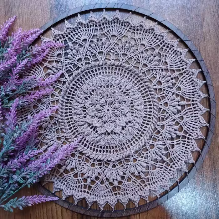 دیوارکوب قلاب بافی نسکافه ای رنگ با نخ مرسریزه حلقه ام دی اف 40 سانت(پس کرایه) 