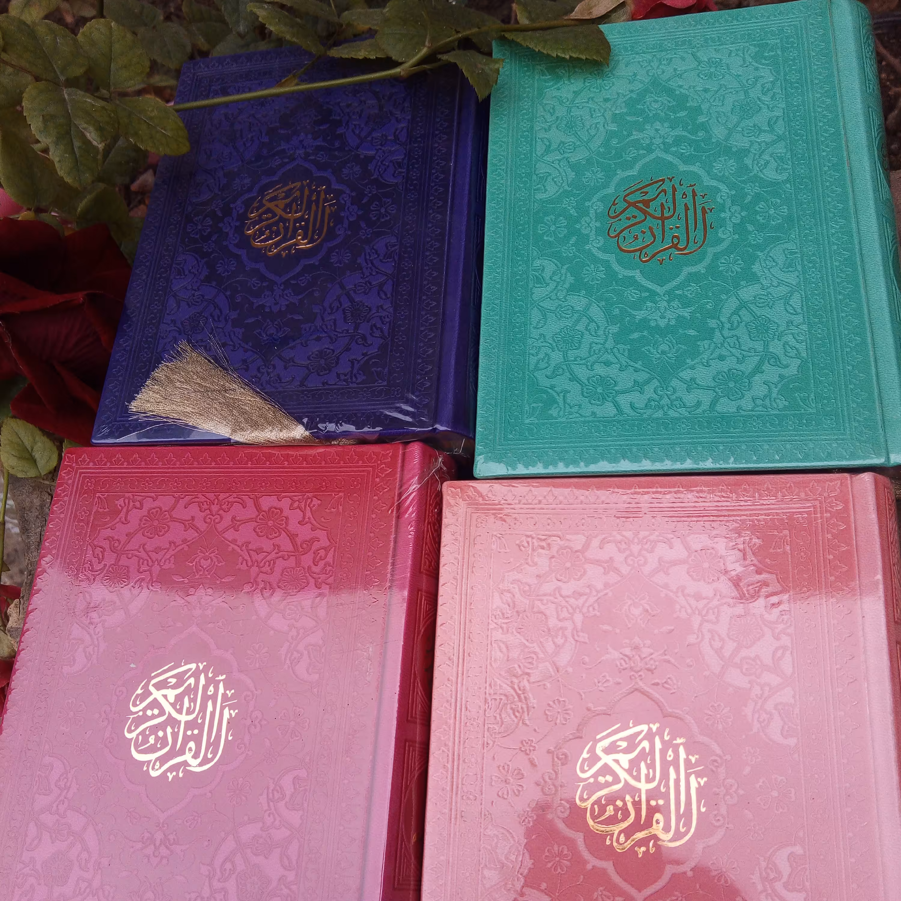 یک عدد قرآن سایز جیبی