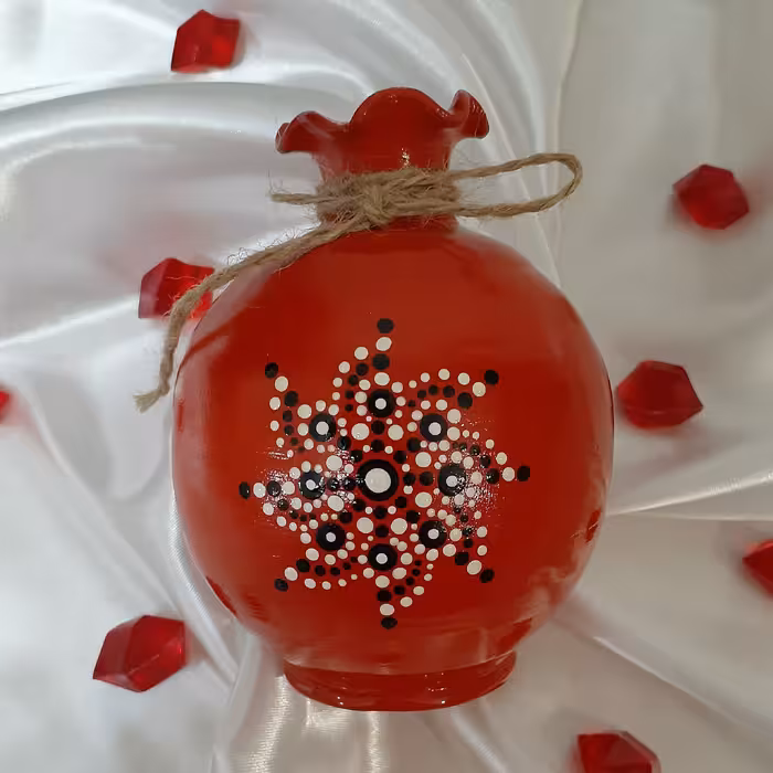 دکوری انار سفالی نقطه کوبی شده مناسب دیزاین میز یلدا