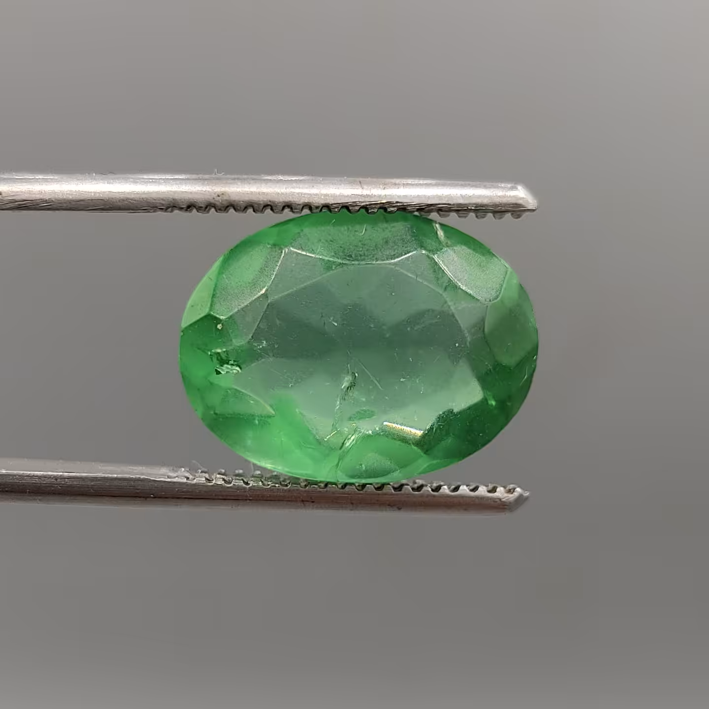 زمرد مصنوعی واقعا زمرد هست با فرمول شیمیایی زمرد 