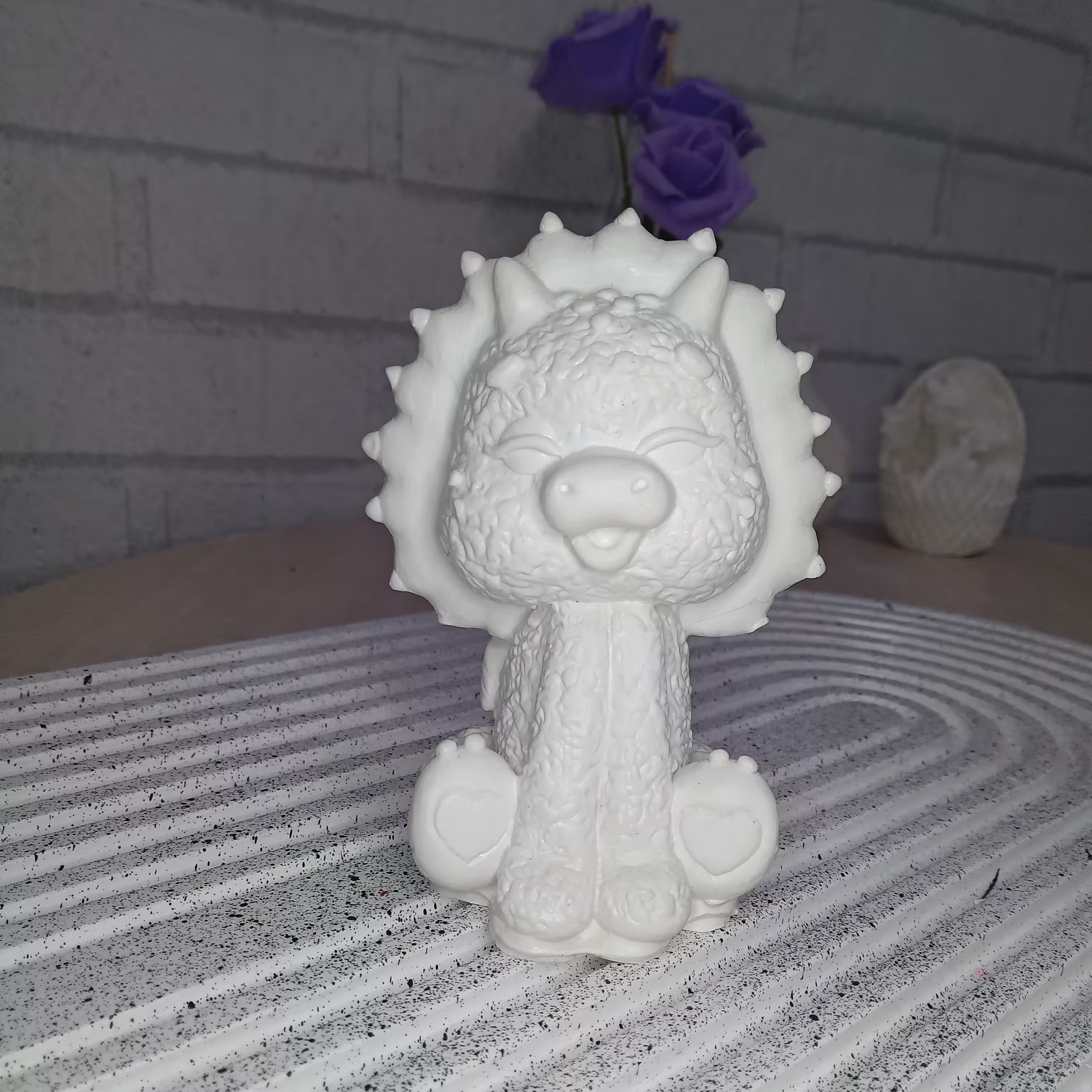 بیس خام اژدهای خورشیدی نماد سال 1403 قالب سیلیکونی هم در صورت نیاز موجود هست،جنس بیس از پودر سنگ هنری 