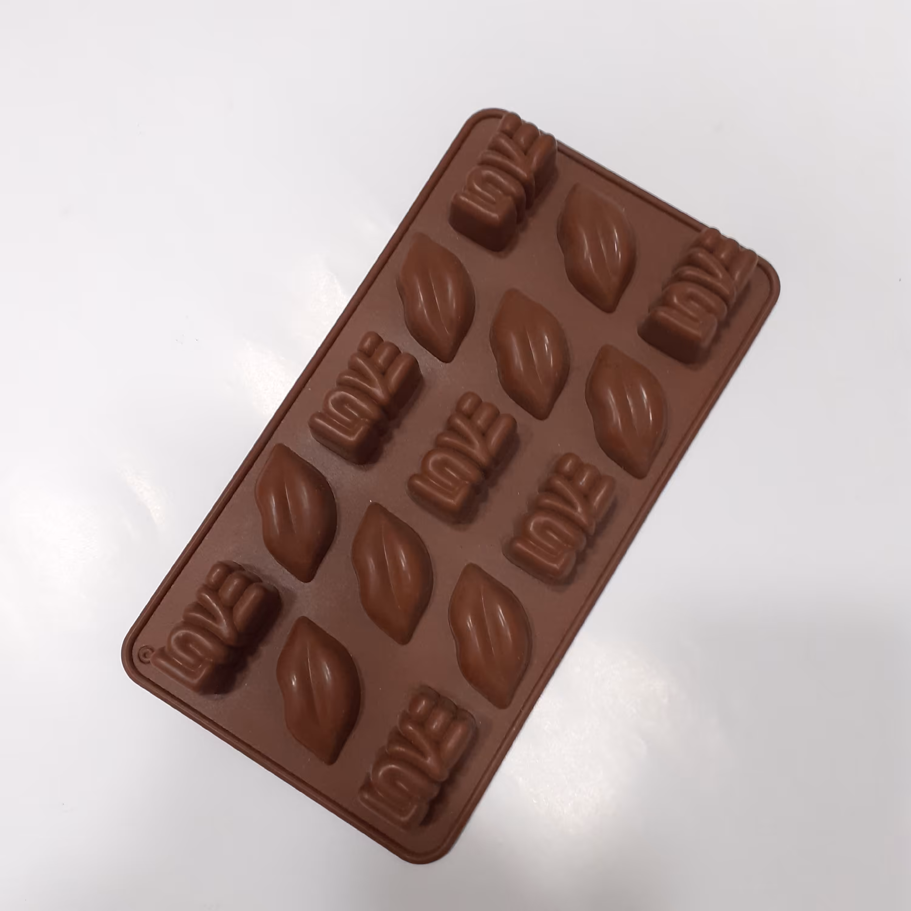 قالب سیلیکونی شکلاتی طرحولب و لاو