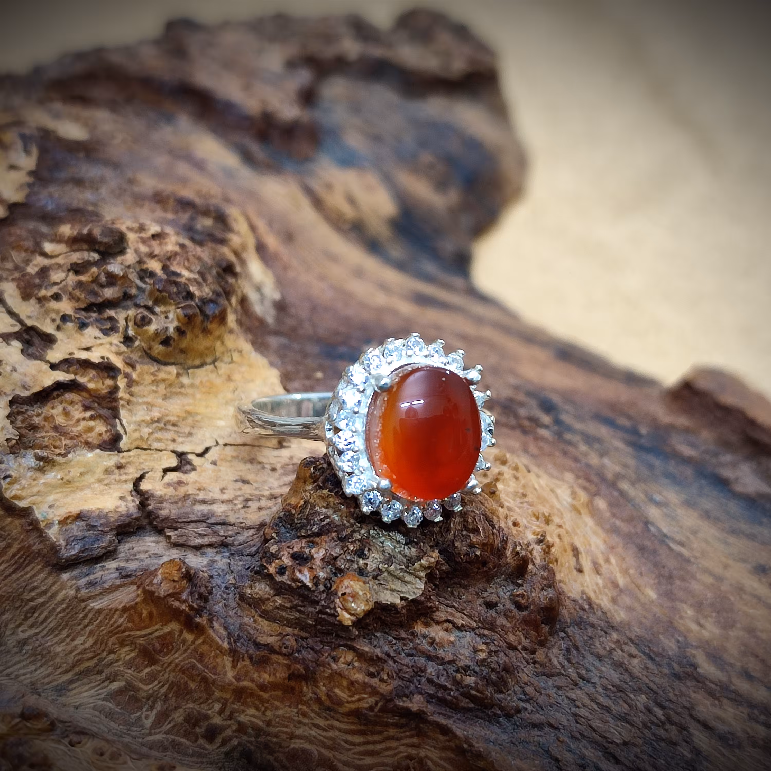 انگشتر نقره زنانه با نگین عقیق یمن اصیل و طبیعی 