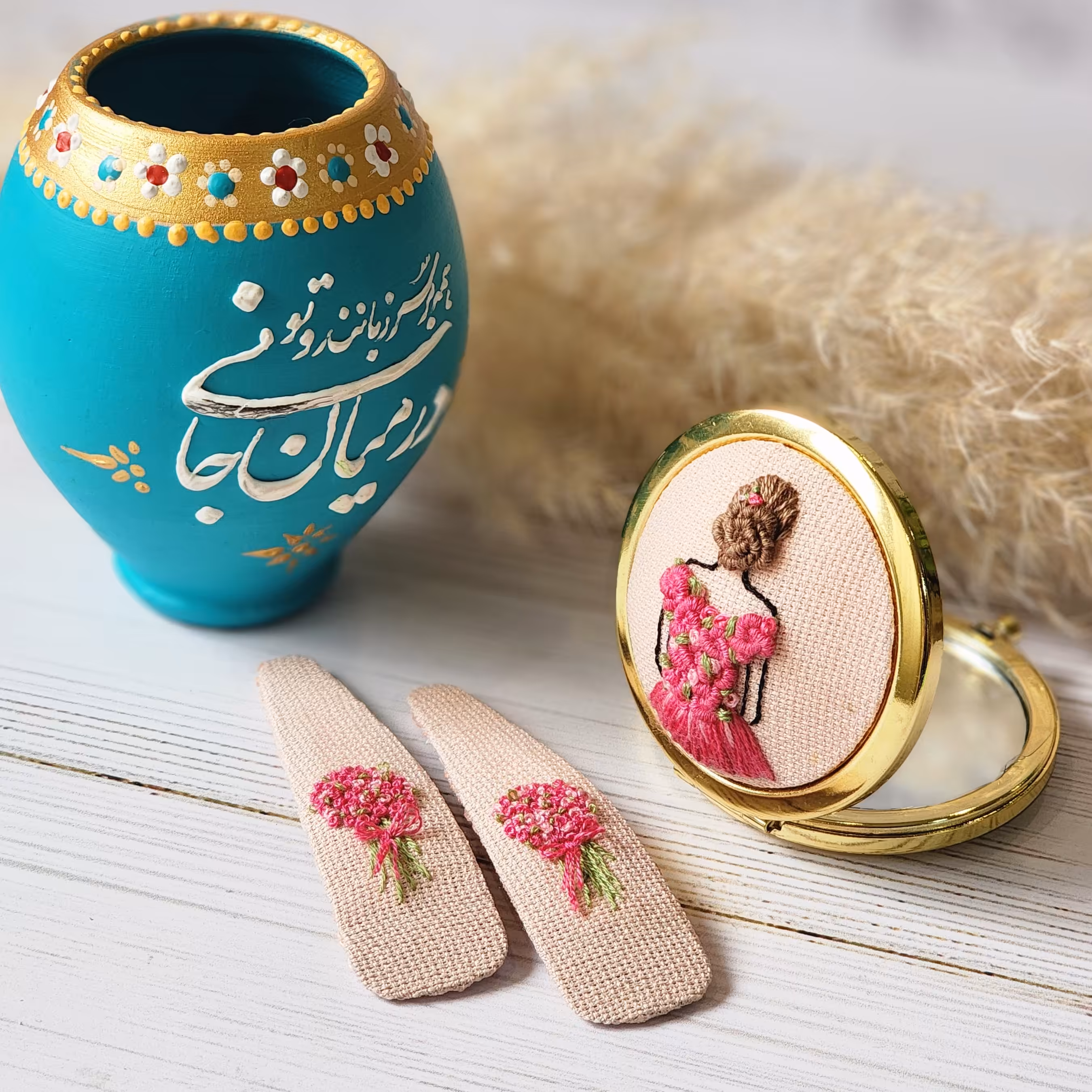 آینه دو طرفه ذره بینی گلدوزی شده با دست.