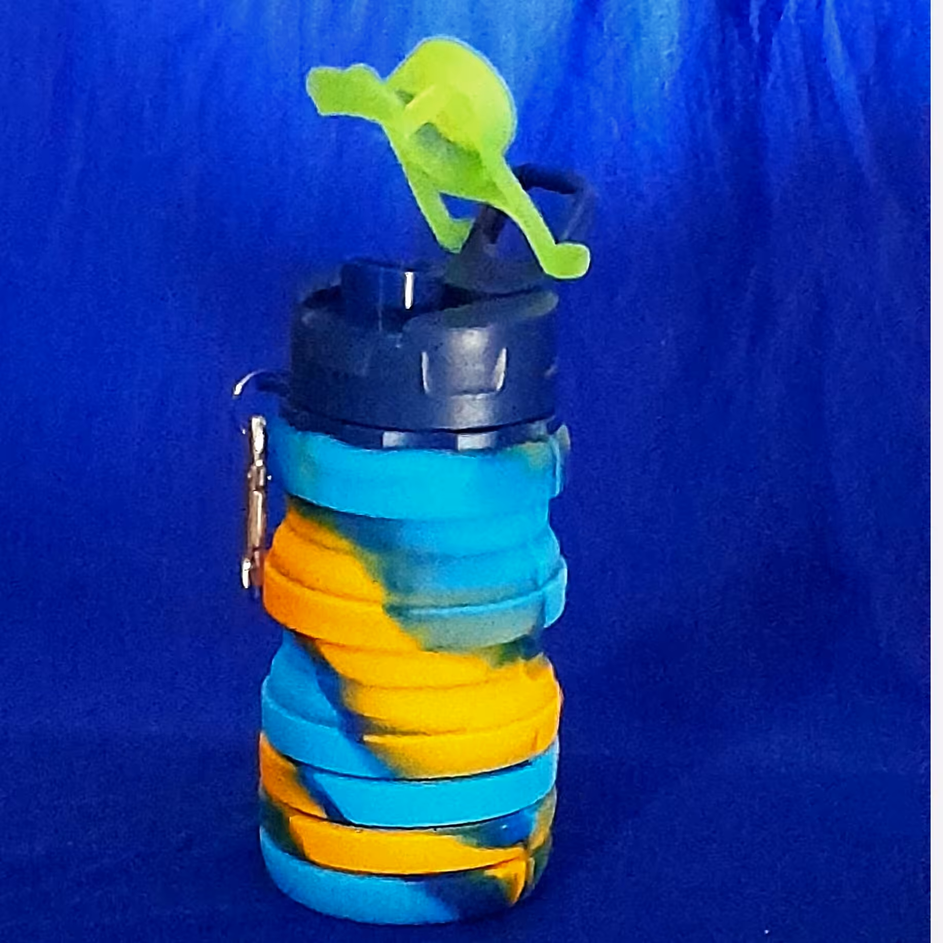 قمقمه اب تاشو سیلیکونی500 میل قفل به کوله