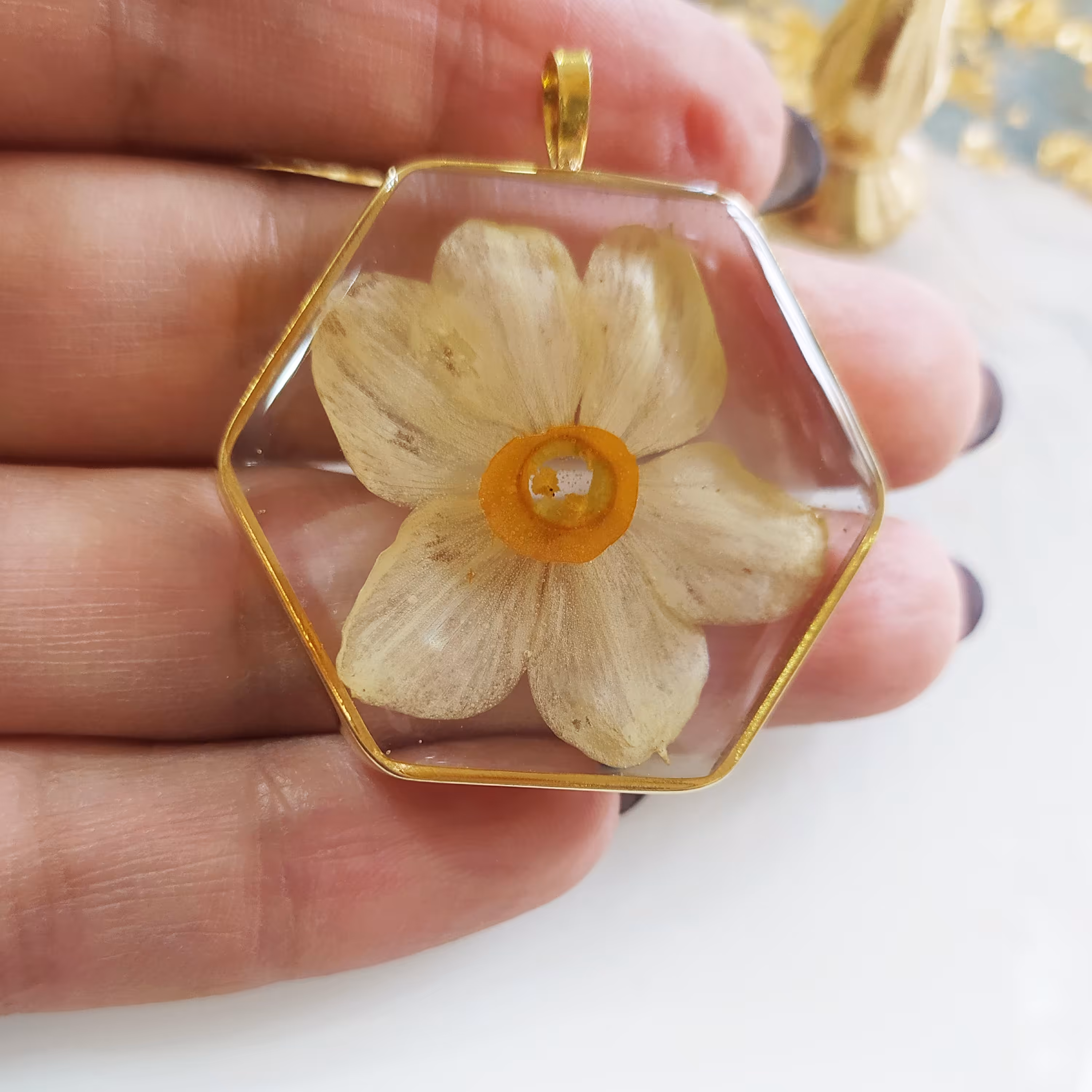 گردنبند گل طبیعی نرگس