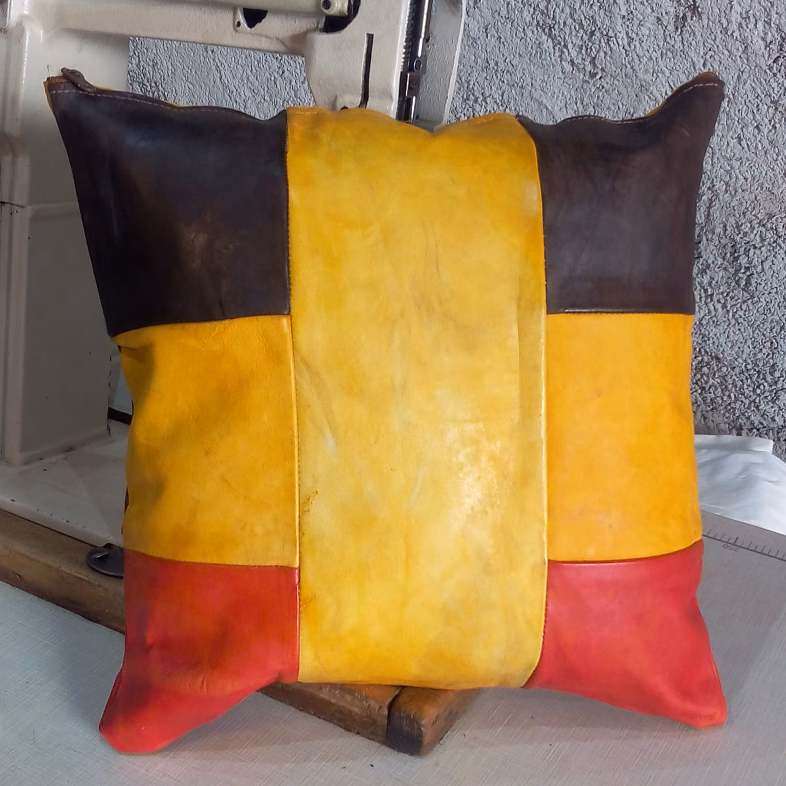 کاور کوسن چرم کد 31