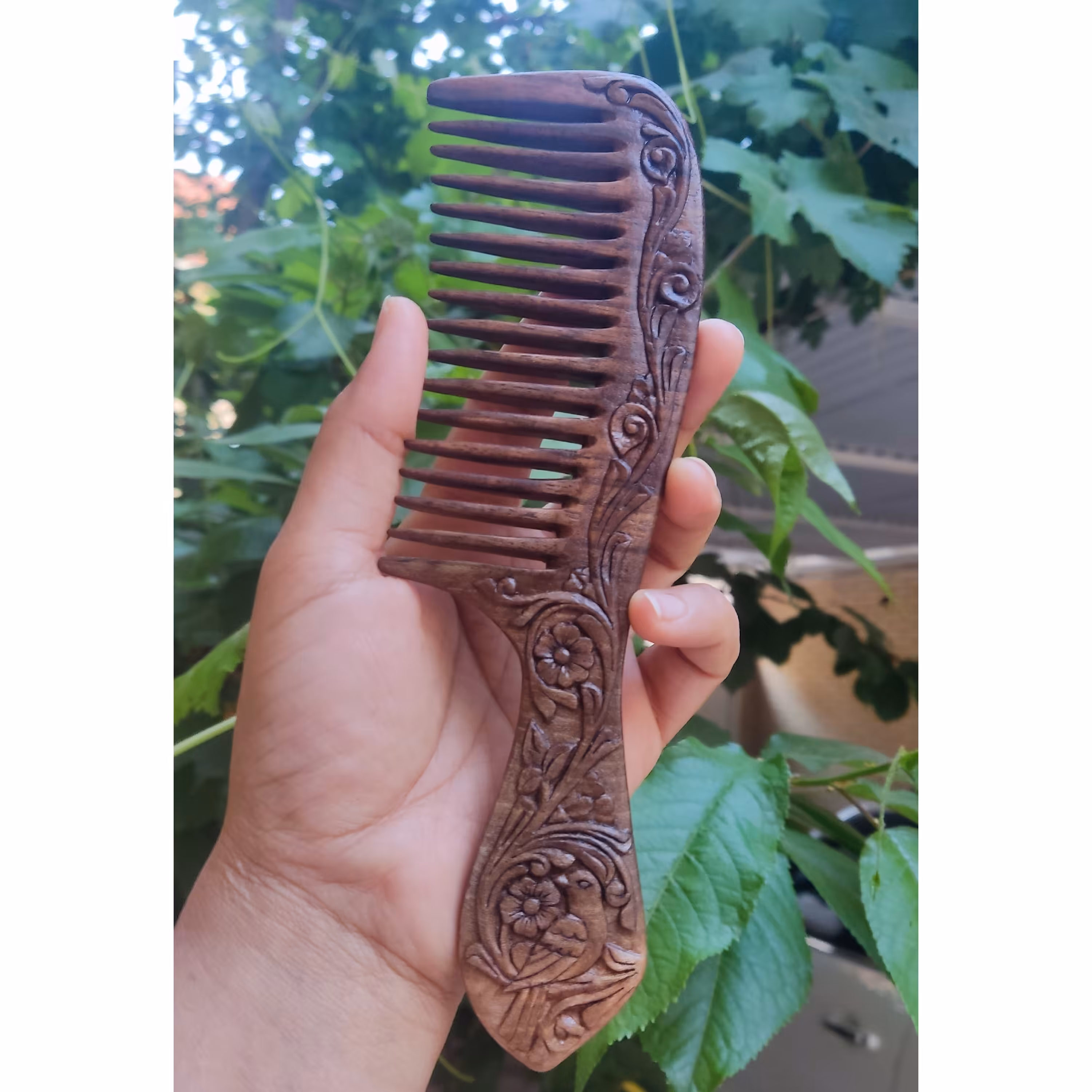 شانه چوبی ـمنبت شده