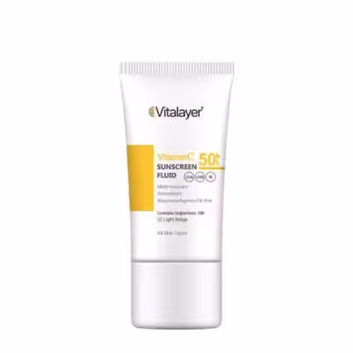 فلوئید ضد آفتاب رنگی ویتالیر، 50 SPF، مدل Vitamin C، مناسب انواع پوست تنالیته رنگ متوسط و حجم 50 میلی‌لیتر، ضد آب، محافظت کننده در برابر اشعه UVA، UVB، IR، آنتی‌اکسیدان، فاقد چربی و پارابن، ضد لک، آبرسان، دارای فرمولاسیون غیرکومدون‌زا، با ماندگاری 2 ساعته