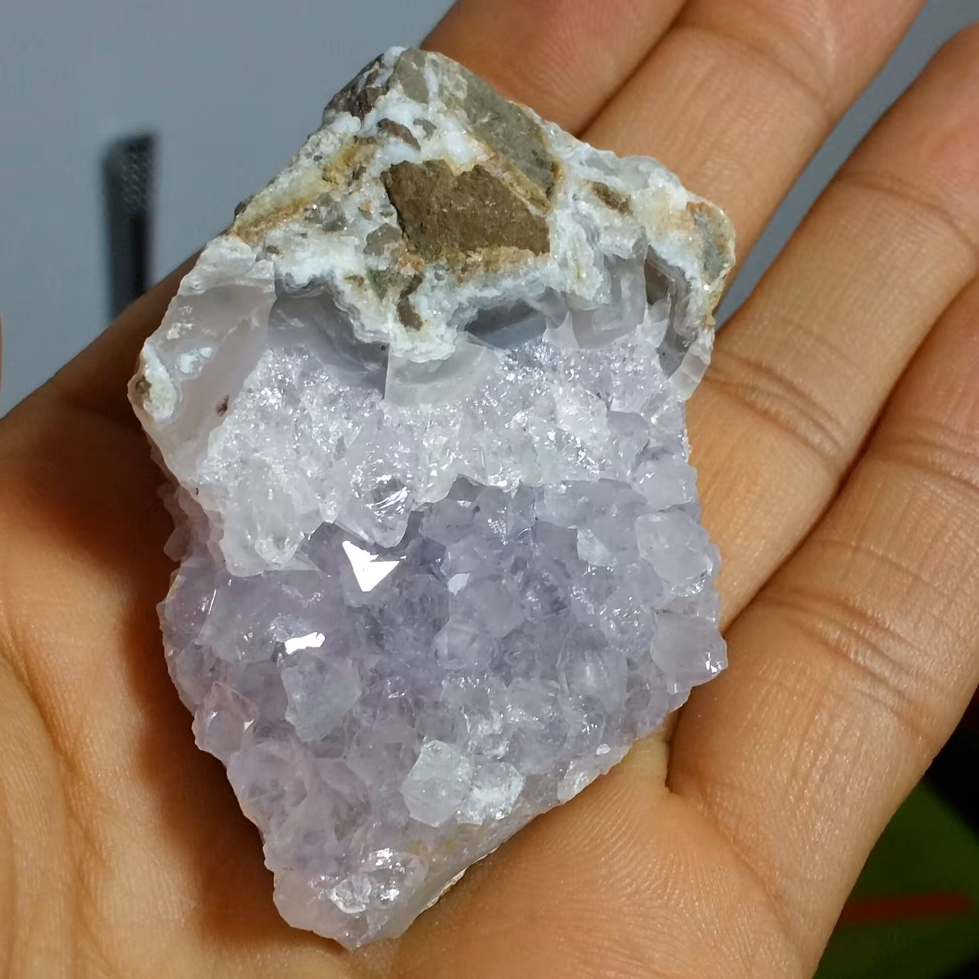 سنگ راف آمیتیس بلور درشت بسیار زیبا دیدنی کاملا طبیعی شاهکار خلقت خااااص
کد 9813