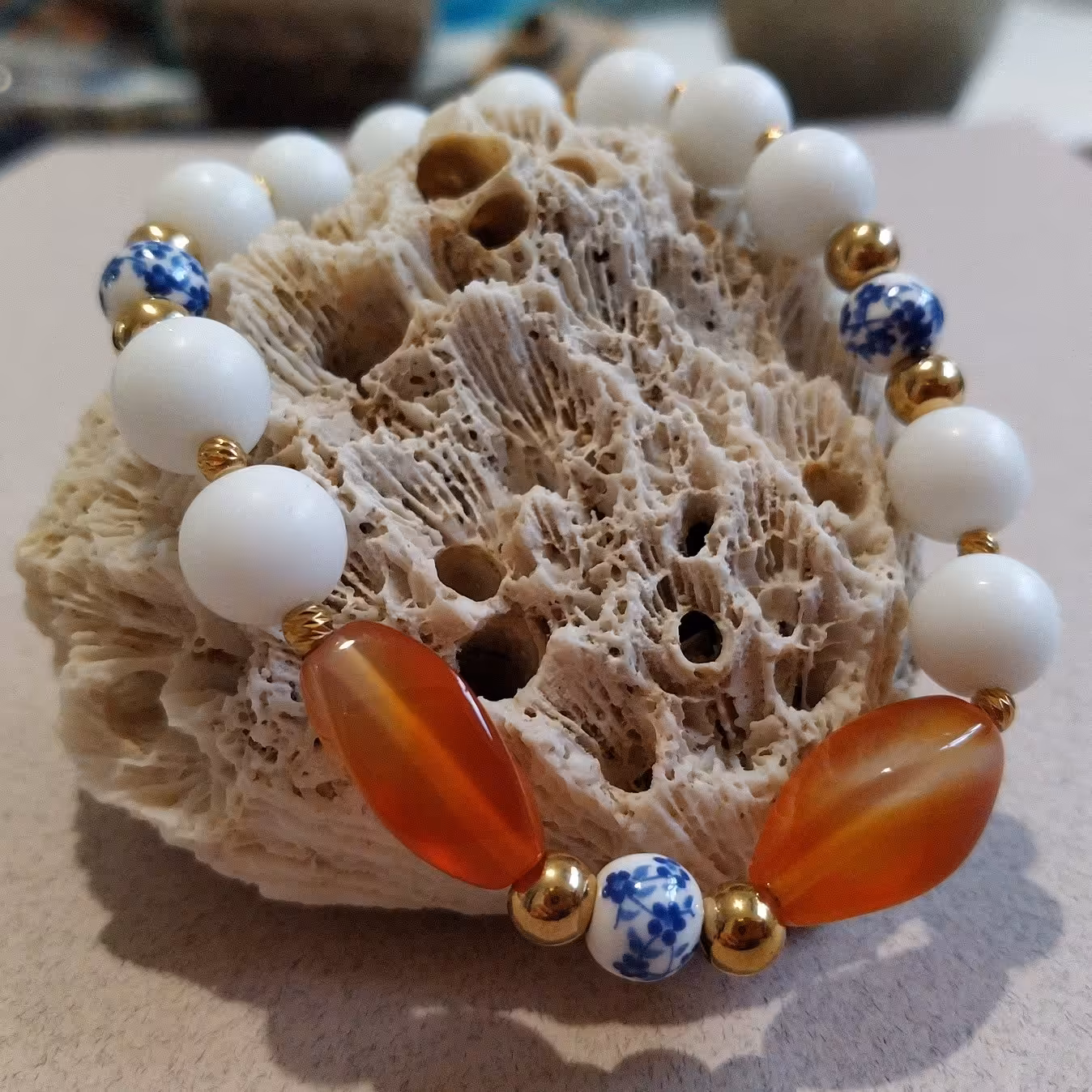 دستبند مهره ای سنگ عقیق و گوی فلزی نقره و استیل دلبر 