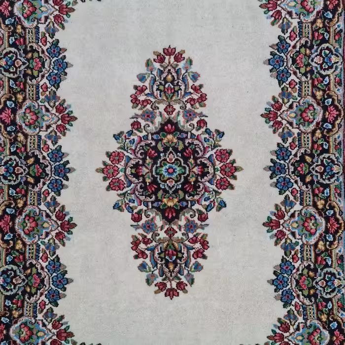 فرش نو دستباف زمینه ساده بافت راور کرمان