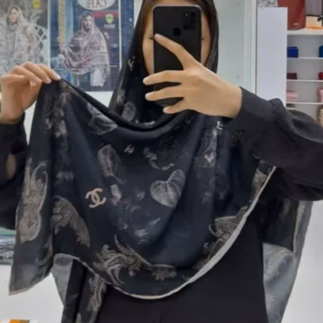 روسری حریر نخ رنگ تیره قواره بزرگ