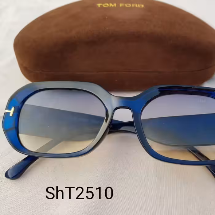 عینک آفتابی زنانه و مردانه با برند های تام فورد  ، گوچی  ، کارتیه، پلیس، لویی ویتون، هرمس و ... با باکس و جعبه و دستمال