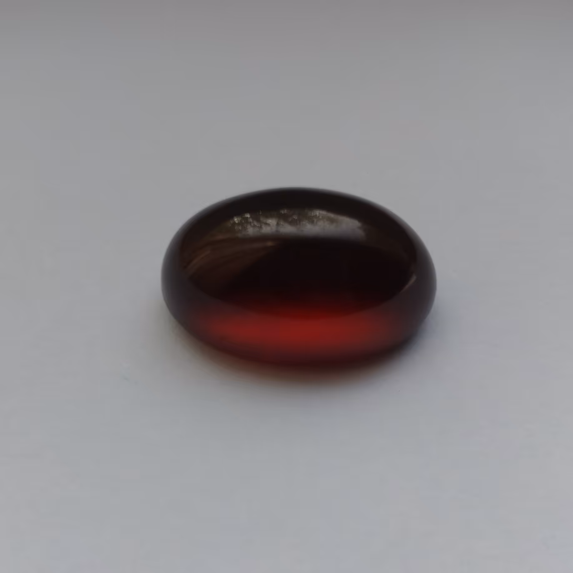 گارنت درشت طبیعی تراش بادامی به وزن 34.80قیراط اصل و معدنی