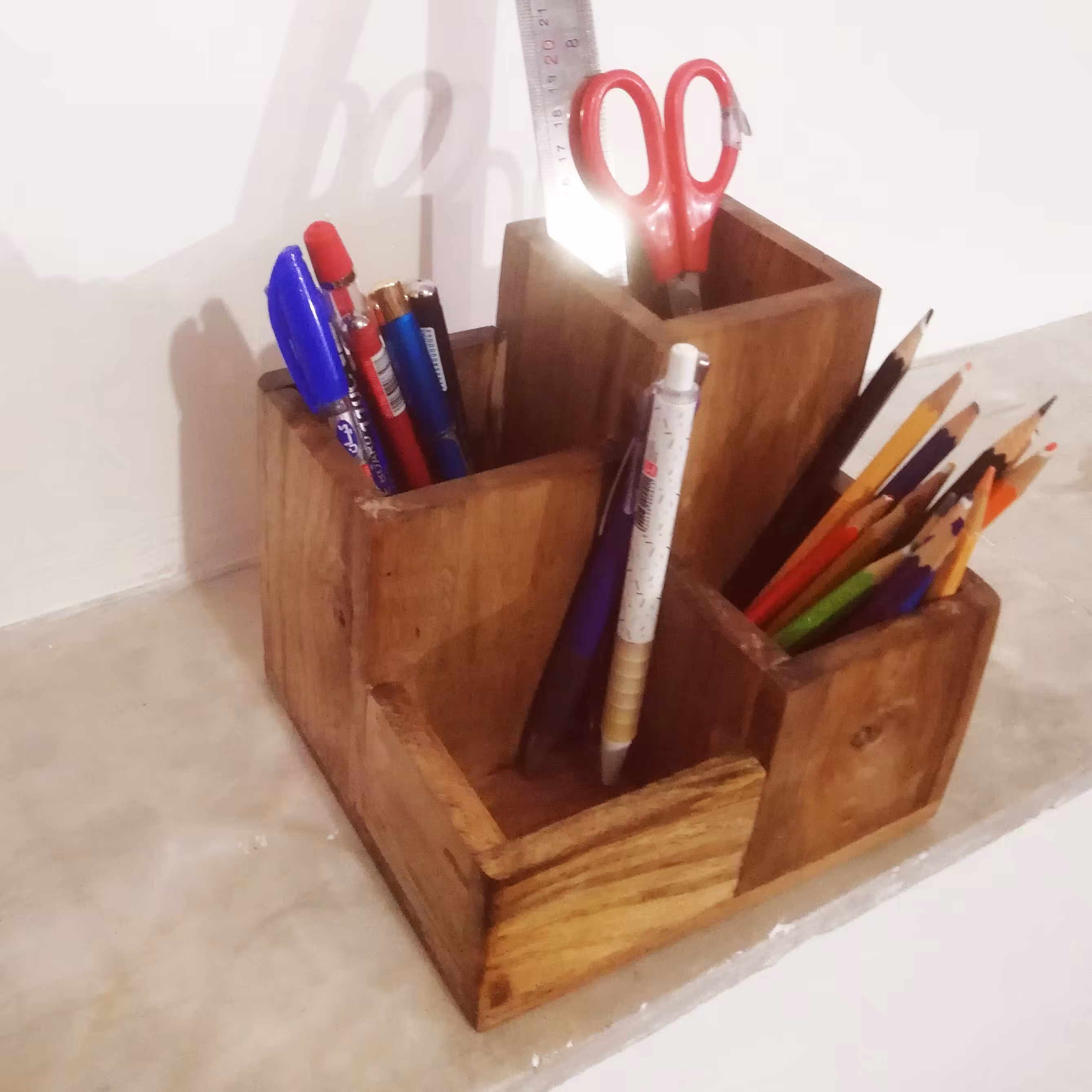 جامدادی چوبی