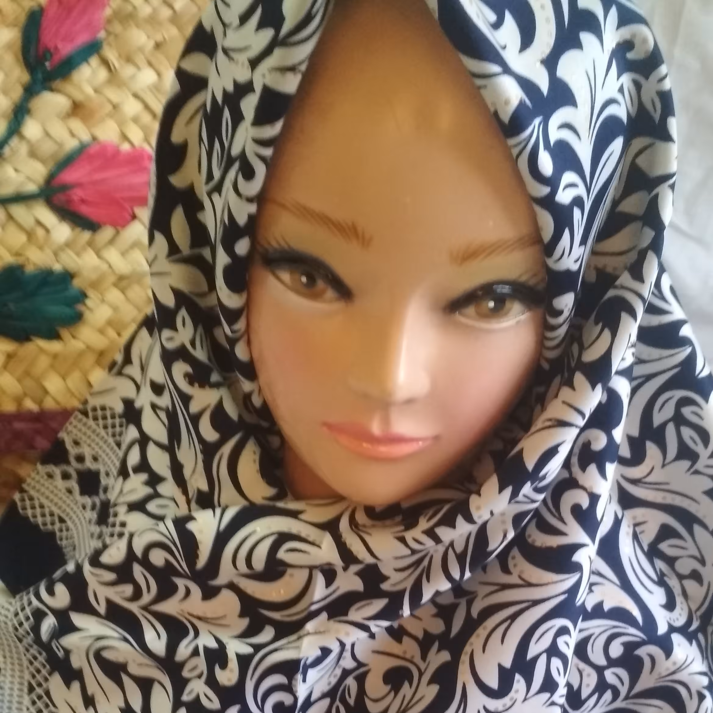 روسری ساتن طرحداربا نگین 2