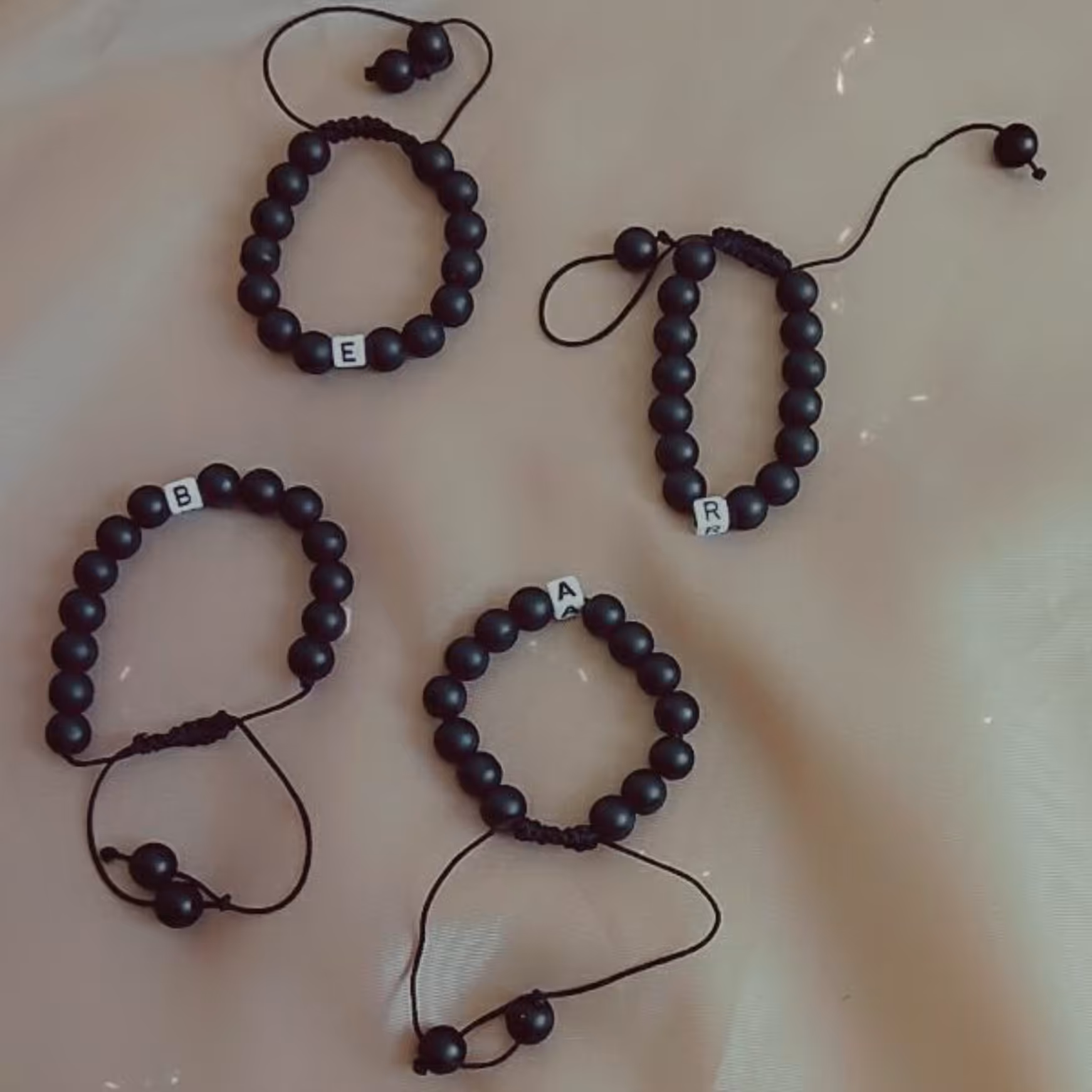 دستبند حروف مکعبی