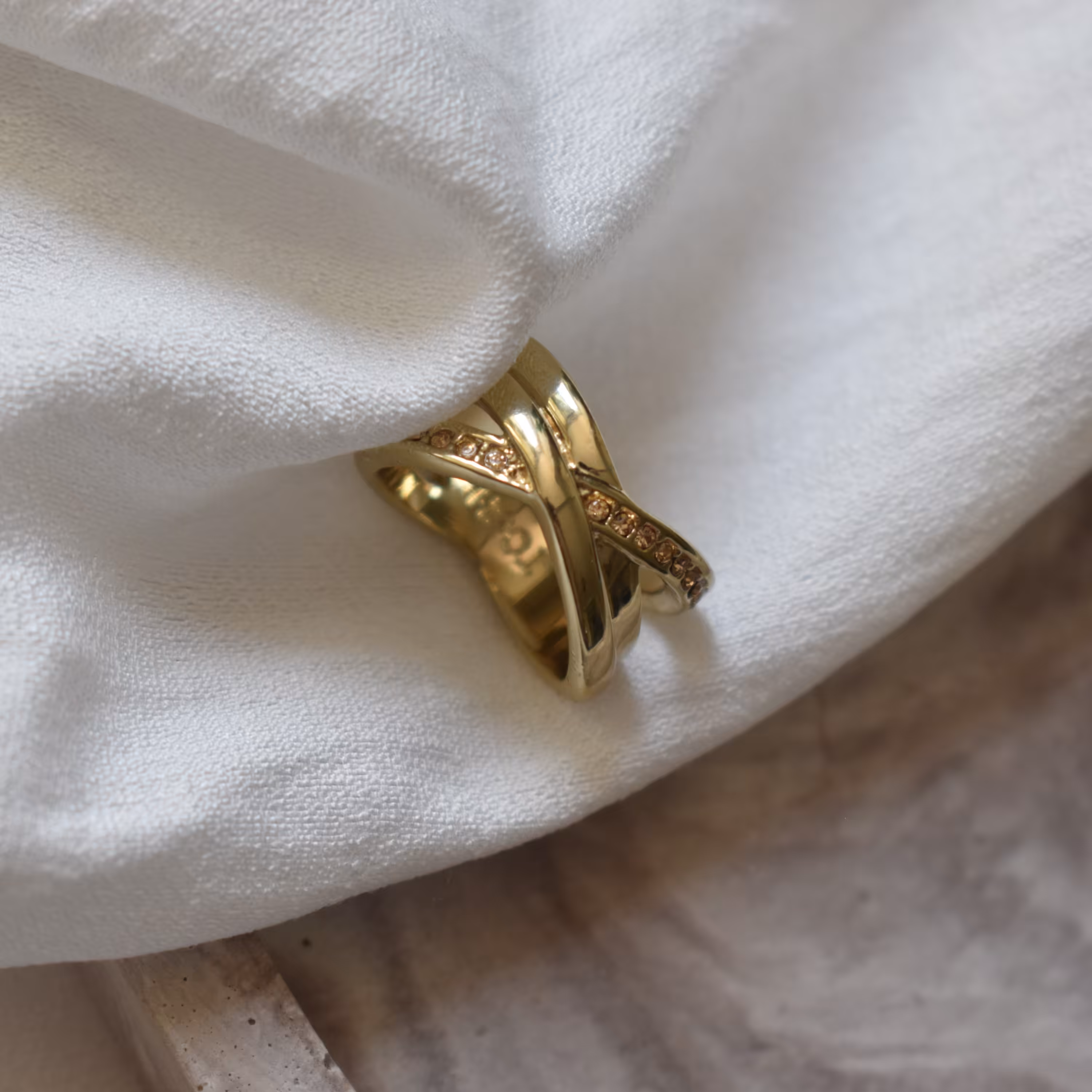 انگشتر طلایی