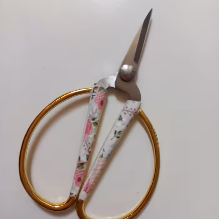 قیچی کپلی 8 سانتی رنگ سفید صورتی گل گلی متریال اصلی وارداتی کار دست