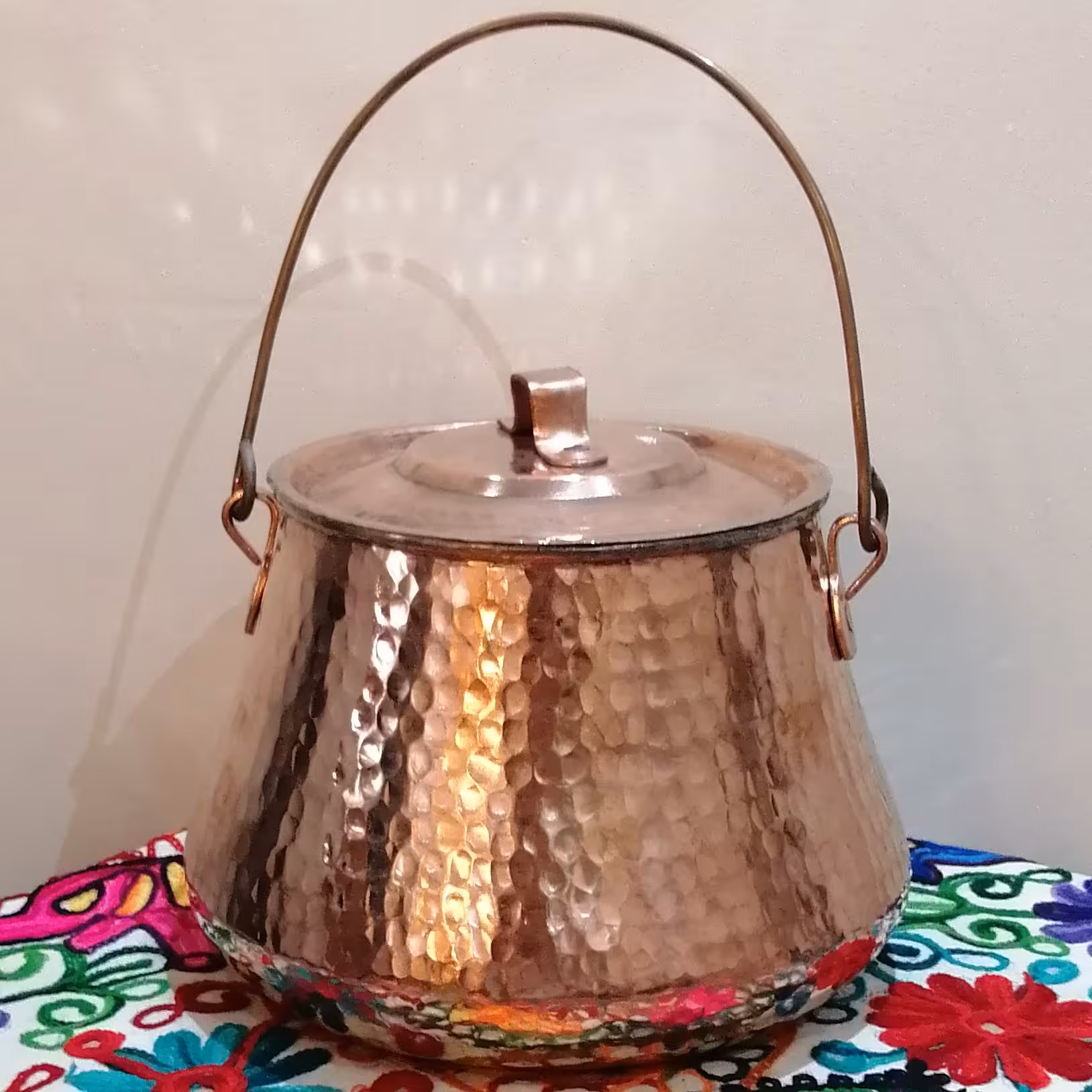 چلمک نامی است محلی (دیزی)  یا آبگوشت خوری. باخرزد این محصول یک اشانتیون هدیه بگیرید