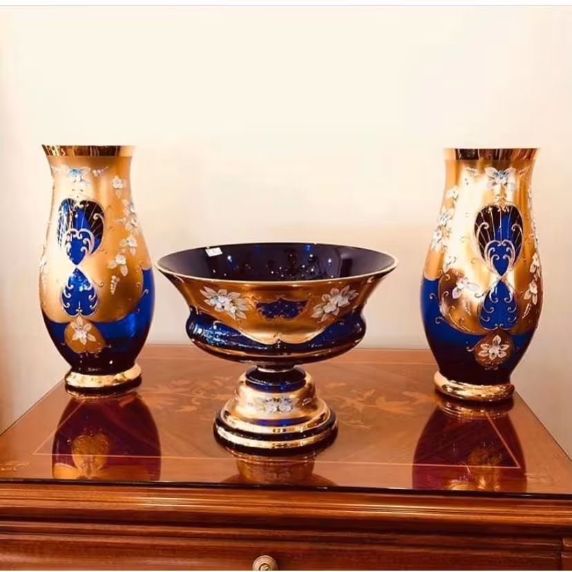 کاسه پایه دار و گلدان گل برجسته