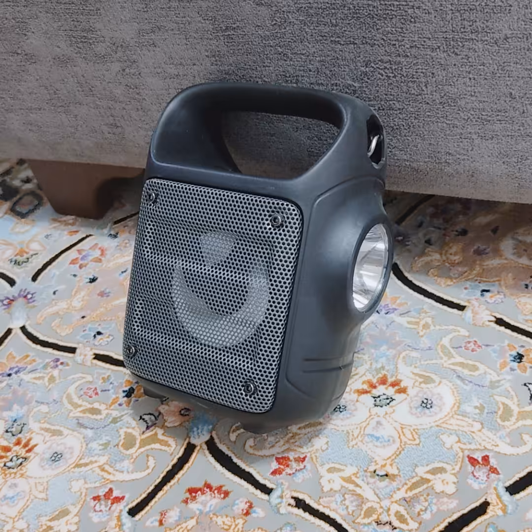 اسپیکر  مشکی 