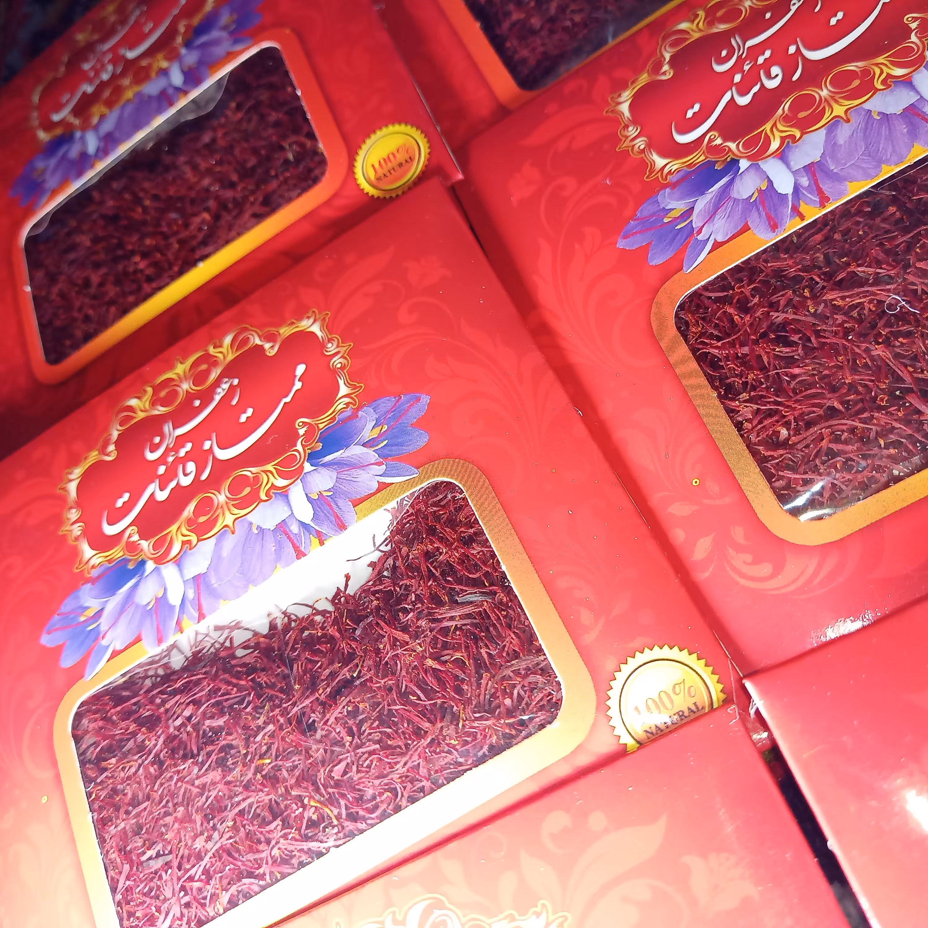 زعفران نگین درجه یک مخلوط با درصد کمی نرم و بوری زعفرانی یک مثقالی