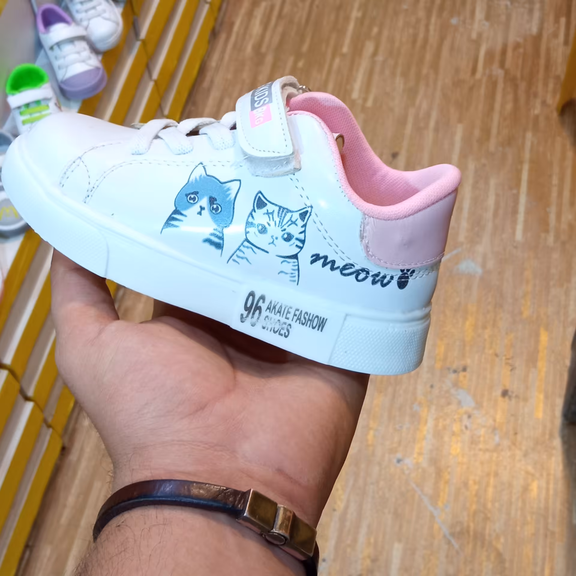 کفش بچگانه چسبی جنس خوب