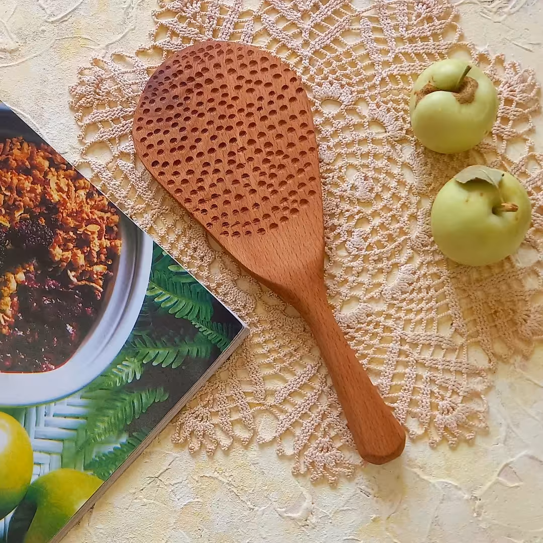 کفگیر چوبی دستساز بارلی مناسب جهیزیه عروس چوب راش 26 سانتی کد bar0067