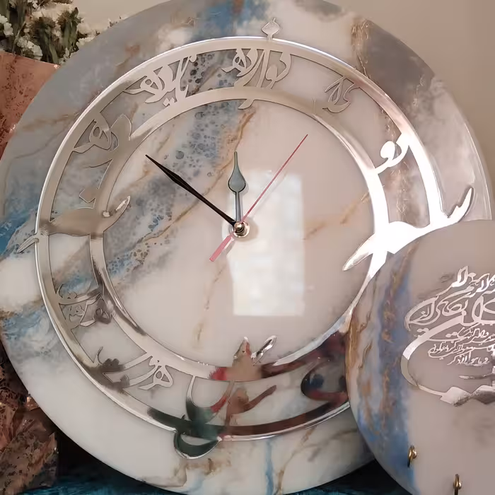 ساعت زیبای رزینی قطر 40 س ام دی اف 16 میل زمینه سفید  رینگ نستعلیق 