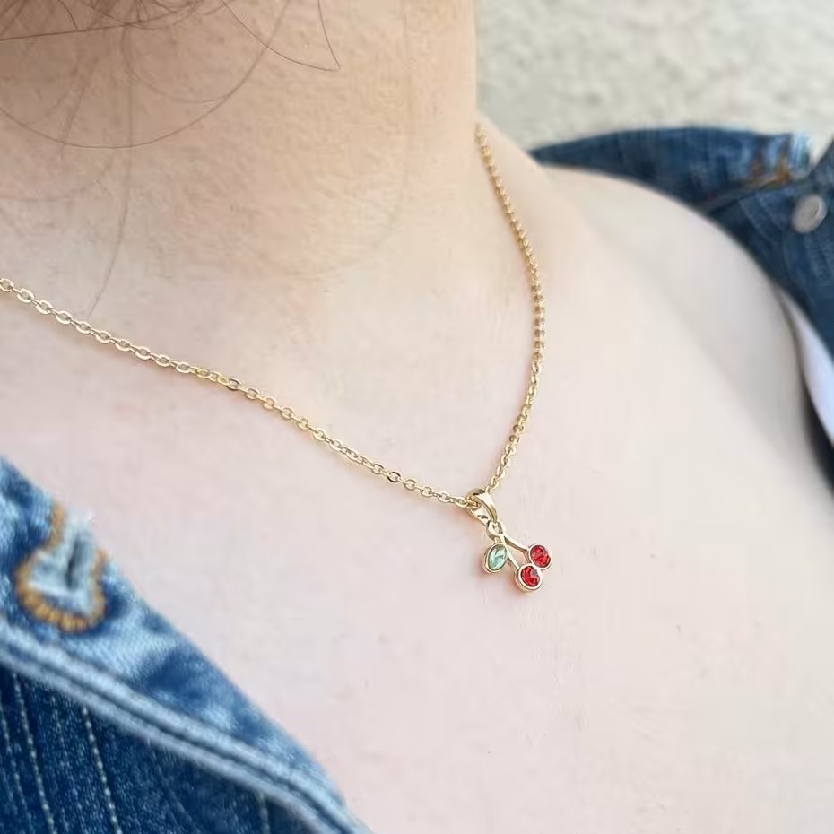 گردنبند زنانه گیلاسی آبکاری طلا  بدون حساسیت برند وارداتی accessories .گردنبند دخترانه