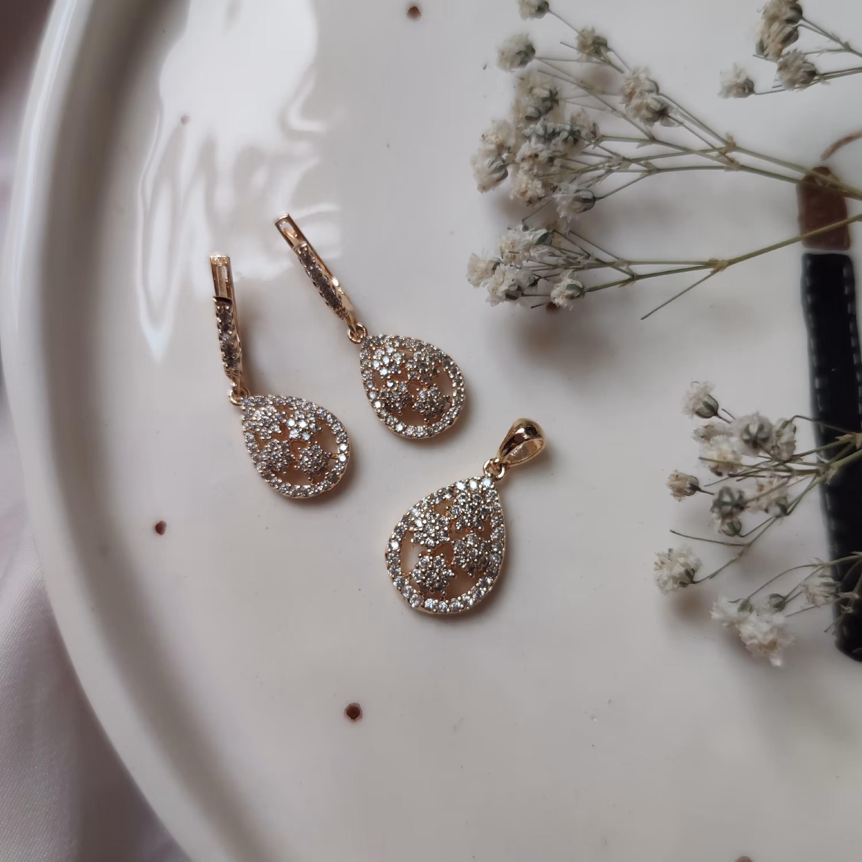 نیم ست ژوپینگ  نیم ست سنتی  نیم ست طرح جواهری   نیم ست طلا روس  ارسال رایگان  زیورآلات  ارسال رایگان 