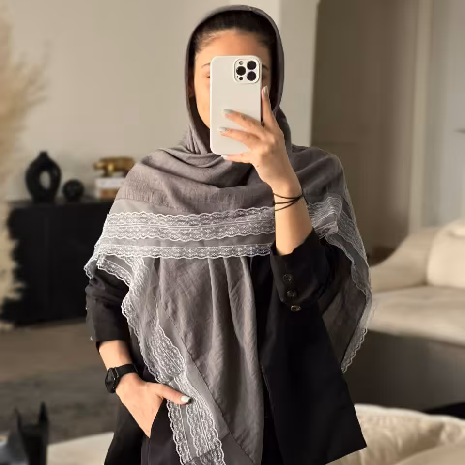 روسری زنانه و دخترانه نخ پنبه گیپور دار قواره 140 نرم و سبک و خنک  رنگ طوسی (ارسال رایگان)