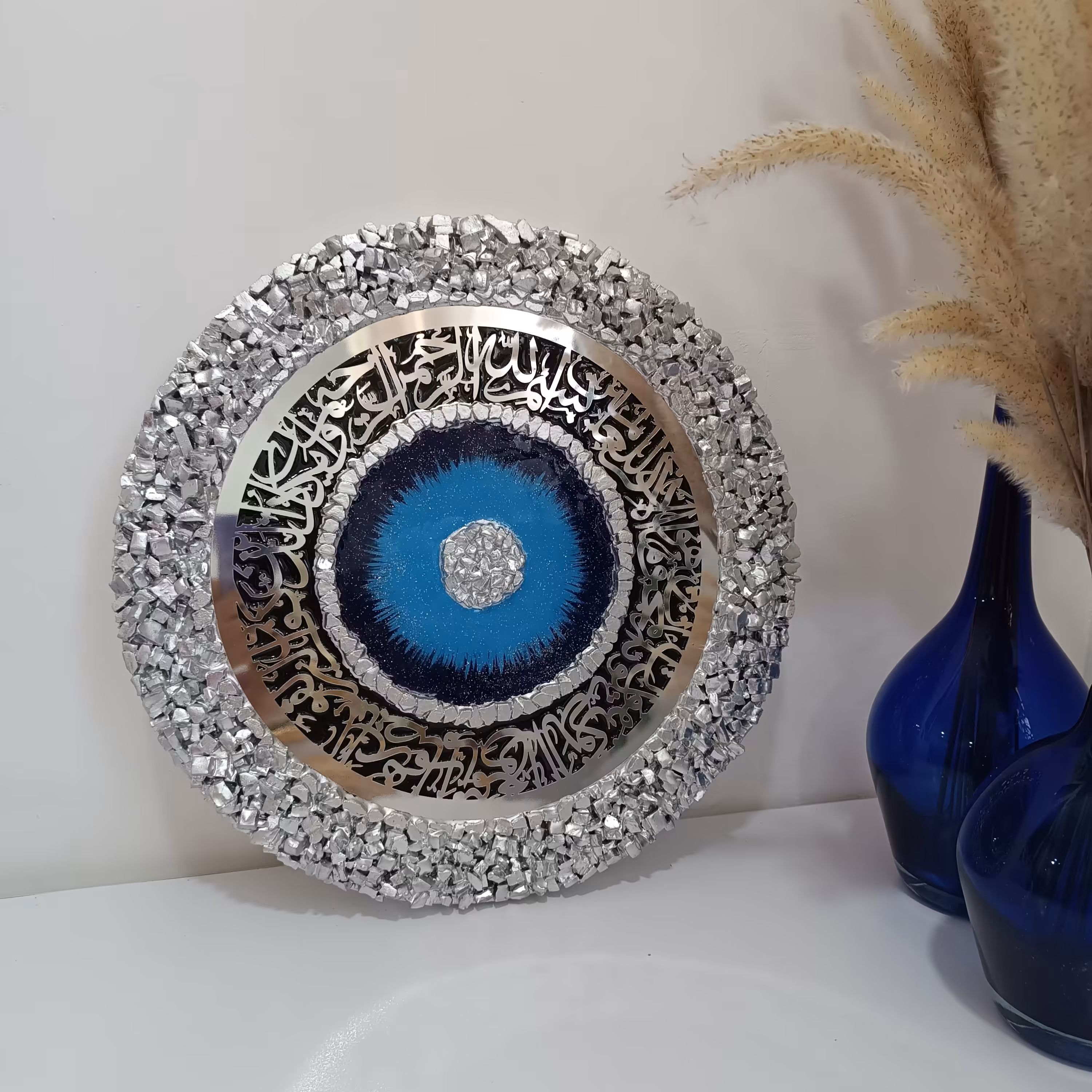 تابلو چشم نظر وانیکاد رزینی کار شده  روی ام دی اف 16 میل  سایز تابلو 50 سانت