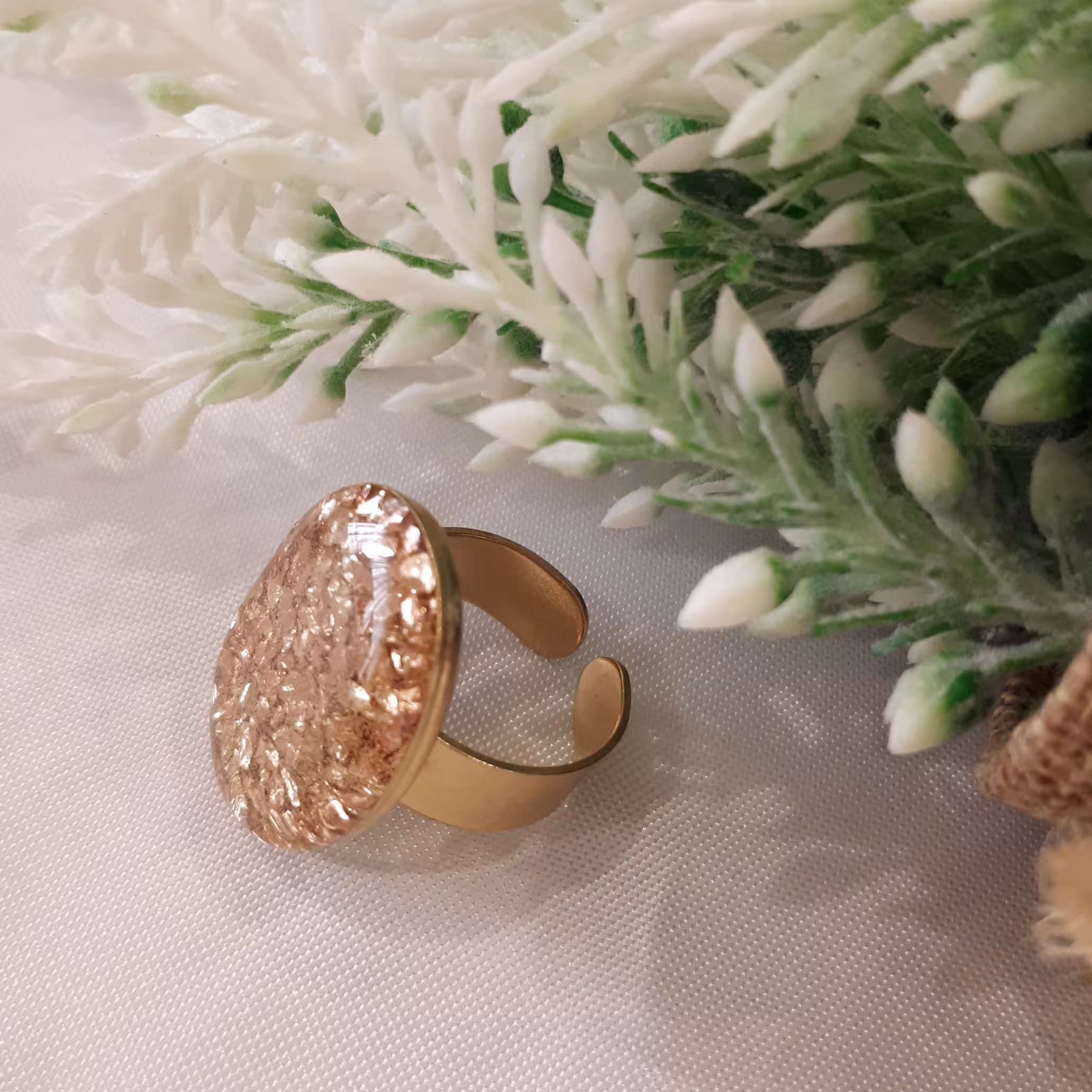 انگشتر رزینی با قاب برنجی رنگ ثابت  دستساز خانگی قابل تنظیم با انگشت