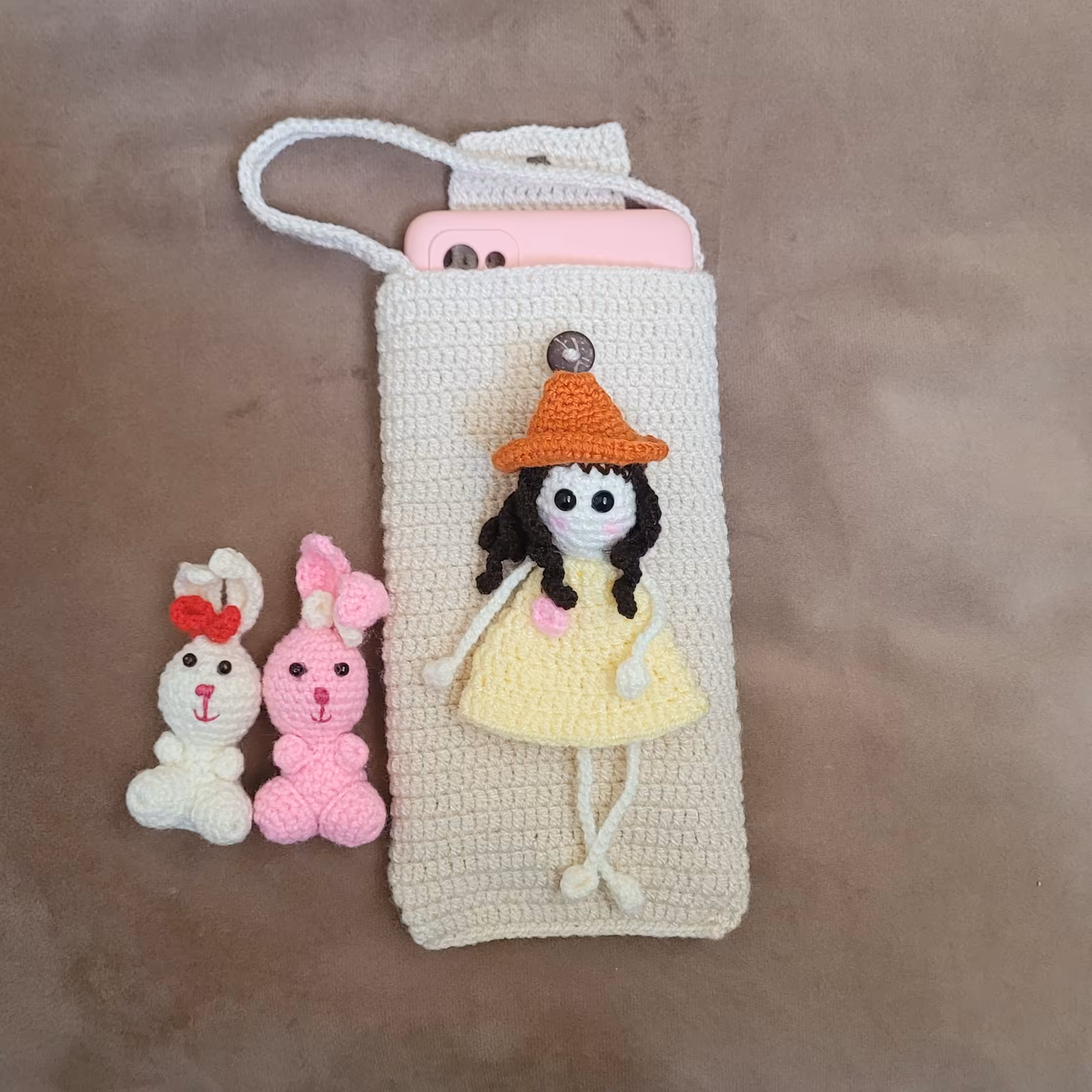 کیف موبایل،جا موبایلی ،جا شارژی بافتنی کرم رنگ 18 سانتی