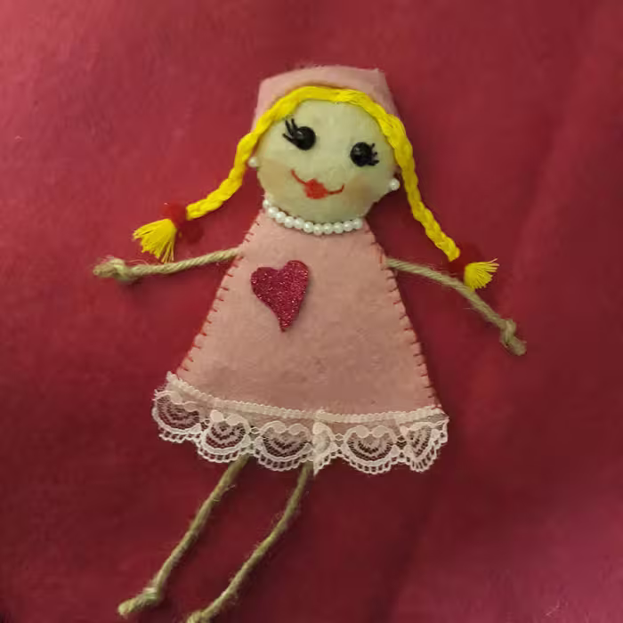عروسک آویز