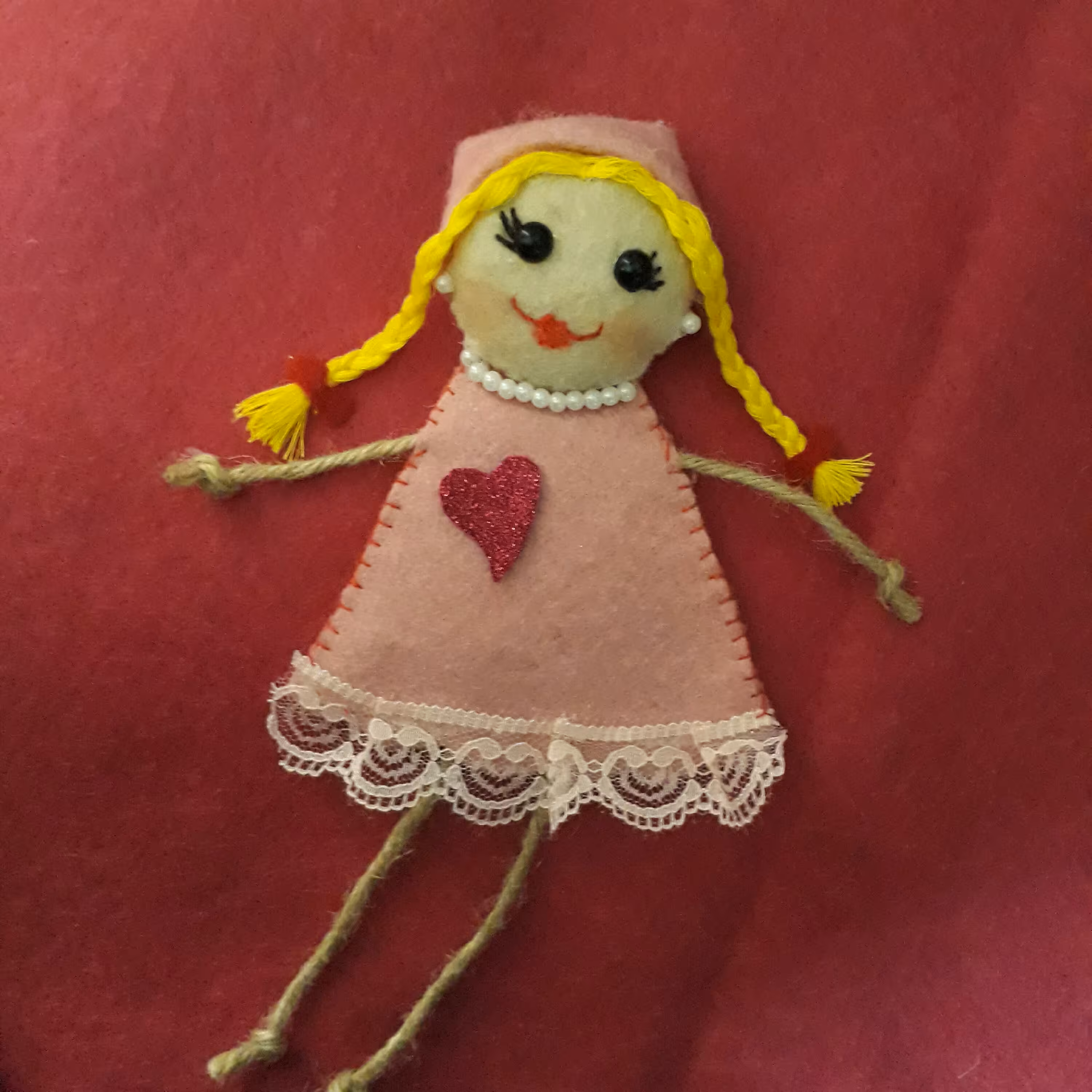 عروسک آویز