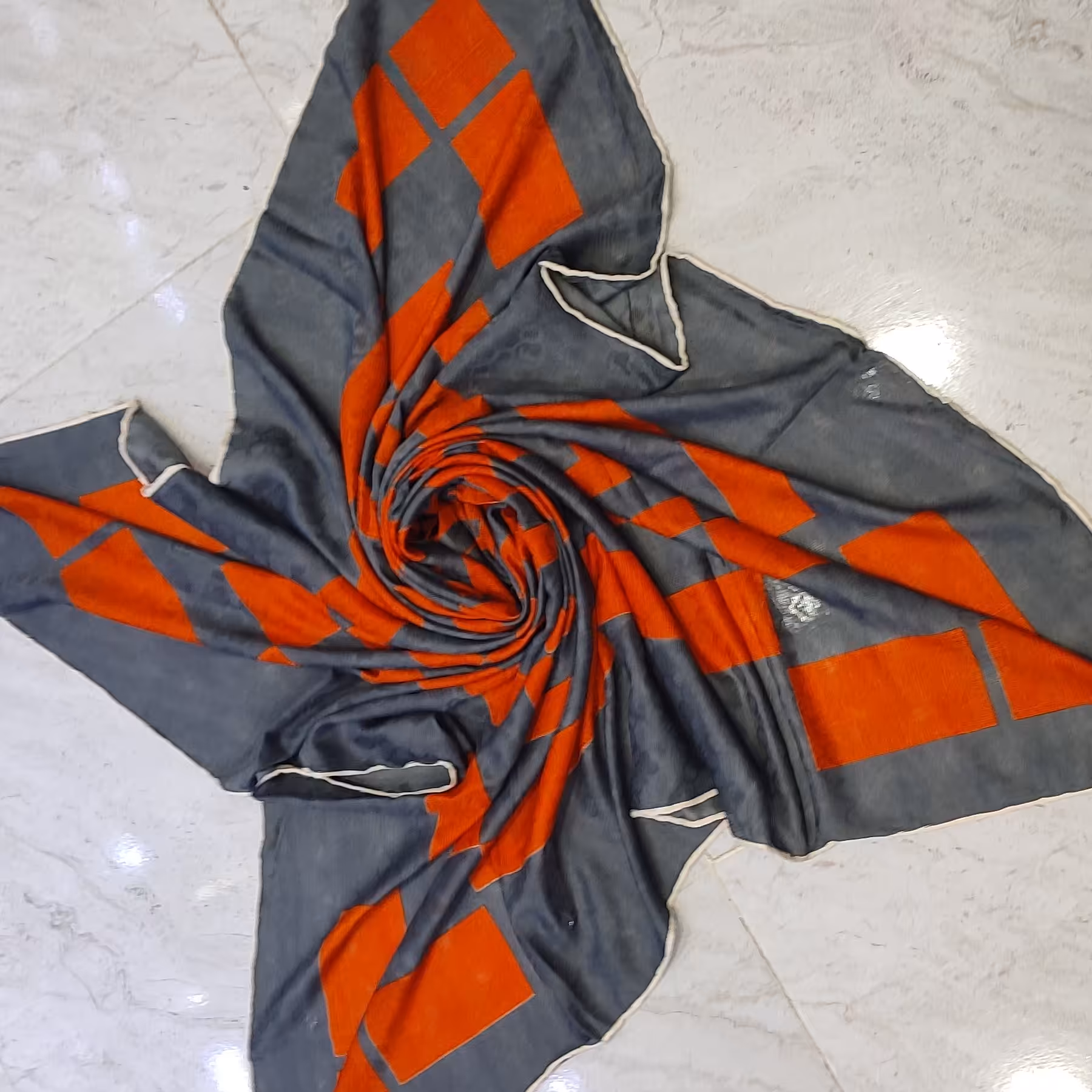 روسری چهار گوش مربعی