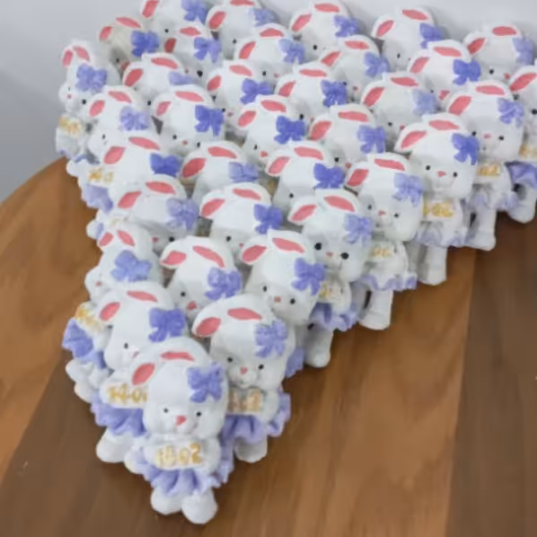 مجسمه خرگوش ایستاده