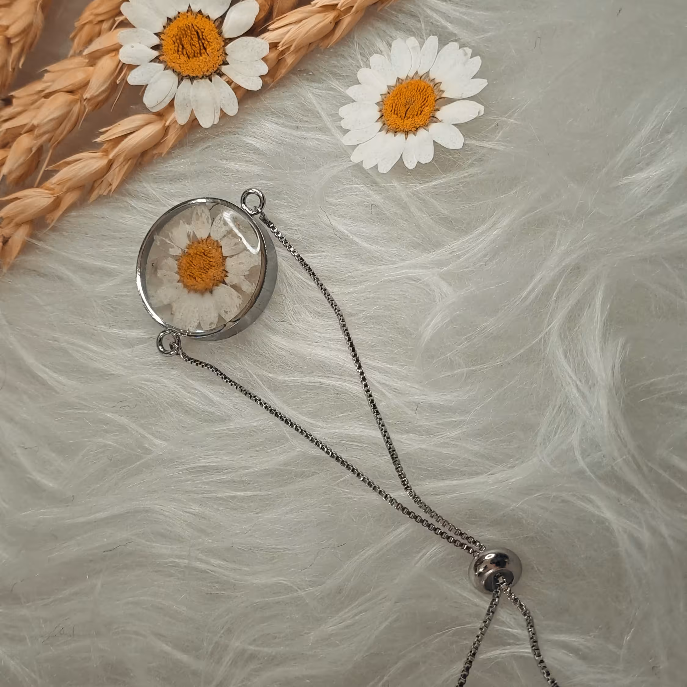 دستبند بابونه رزینی 