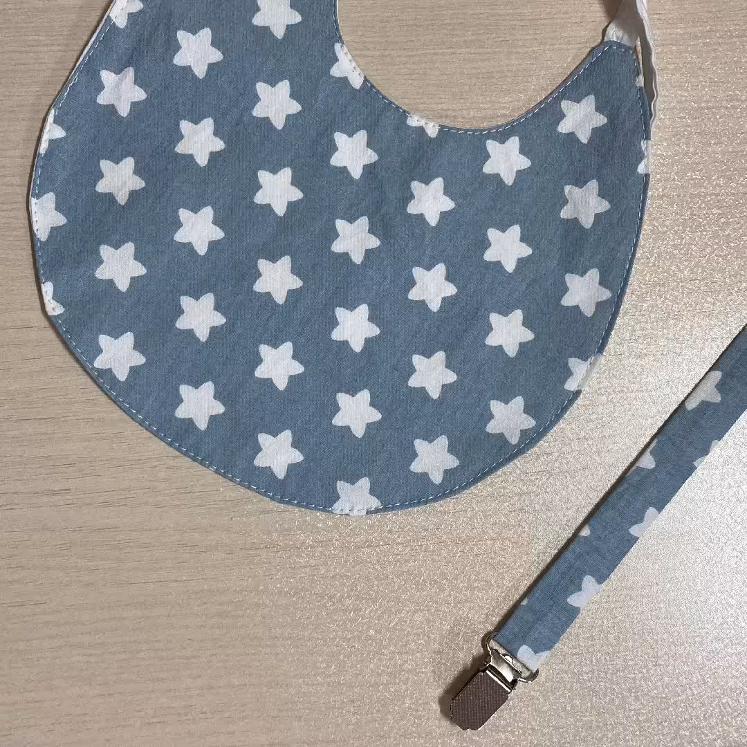 پیشبند کودک  به همراه بند پستونک در رنگ ها و طرح های متنوع