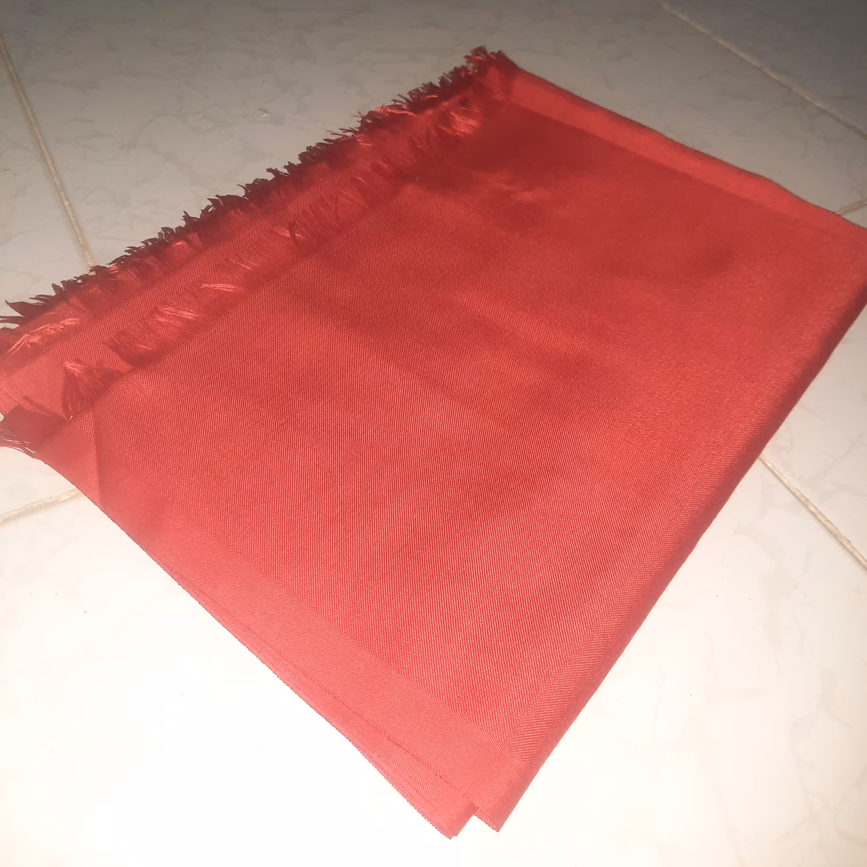 شال ساده نخی قرمز طرح لَبِه ترک