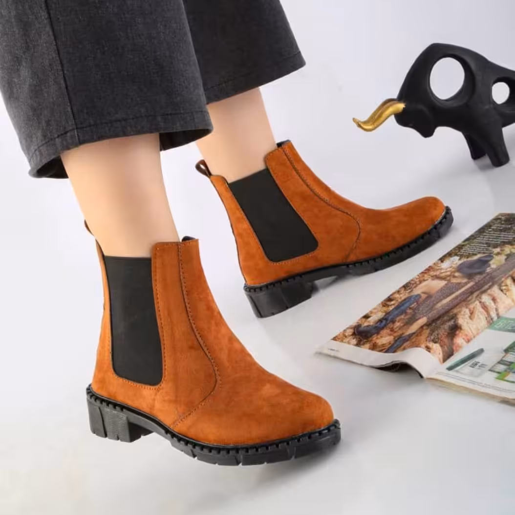 نیم بوت بغل کش 
جنس رویه سوییت
زیره عاج دار
سایز بندی 37 تا 40
رنگبندی مشگی و عسلی