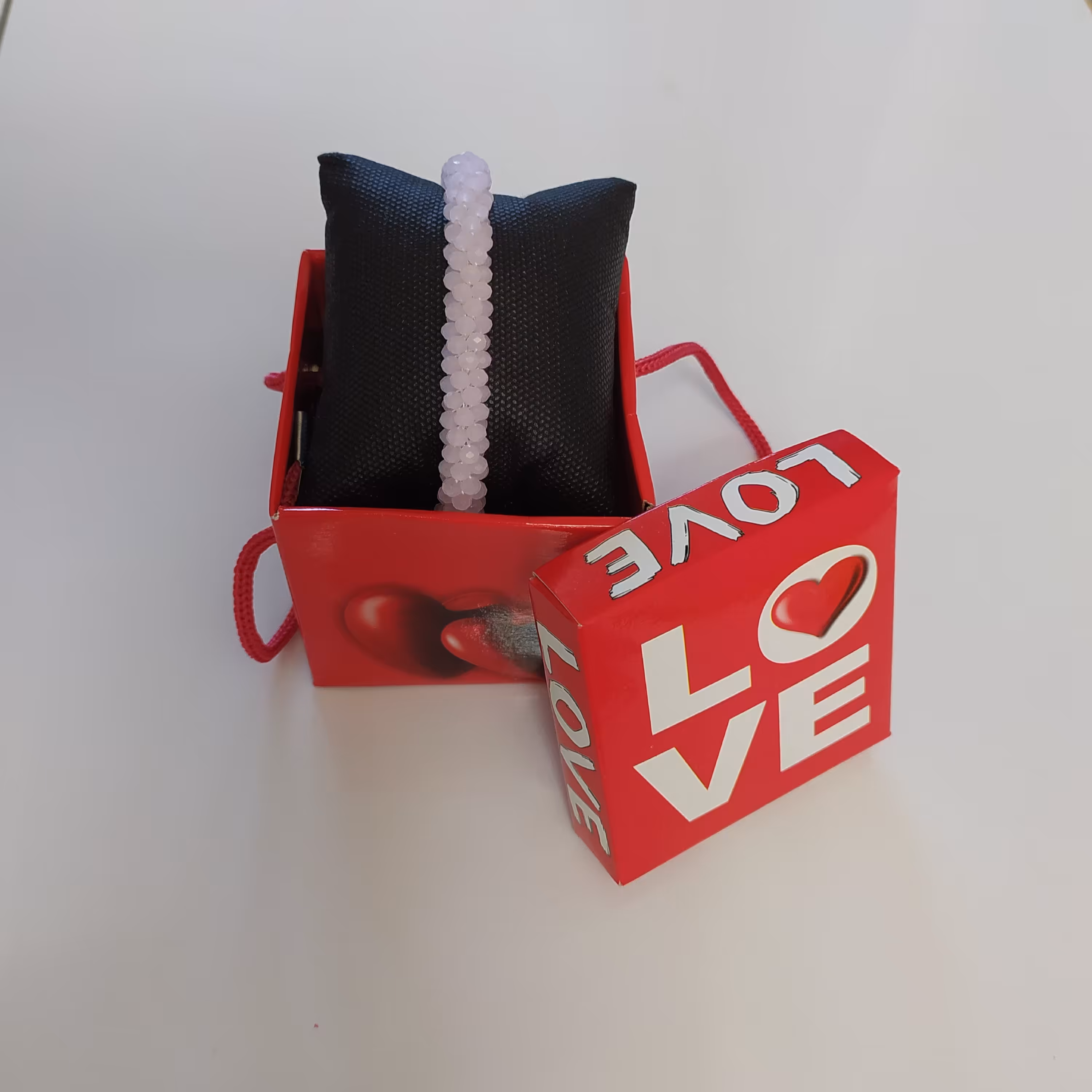 دستبند اسپیرال به رنگ‌ صورتی شفاف